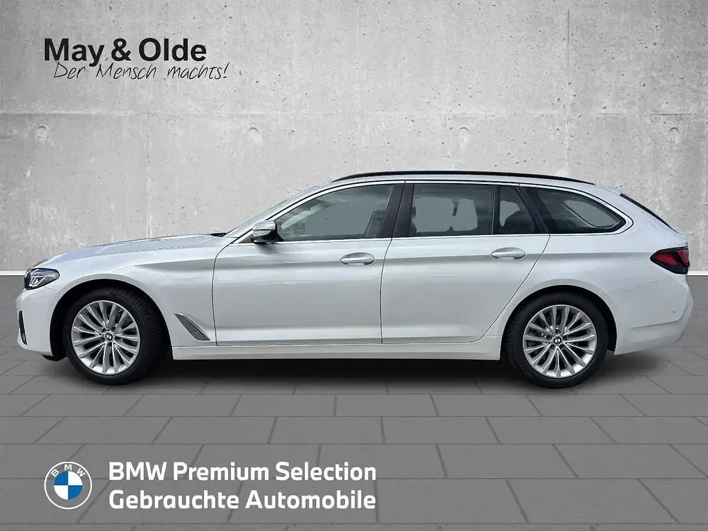Gebraucht BMW 520 190 PS (139 kW) 2024 Mineralweiss metallic Kombi