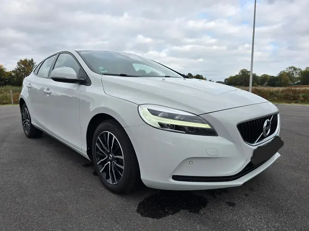 Usata Volvo V40 122 CV (89 kW) 2016 Bianco Berlina