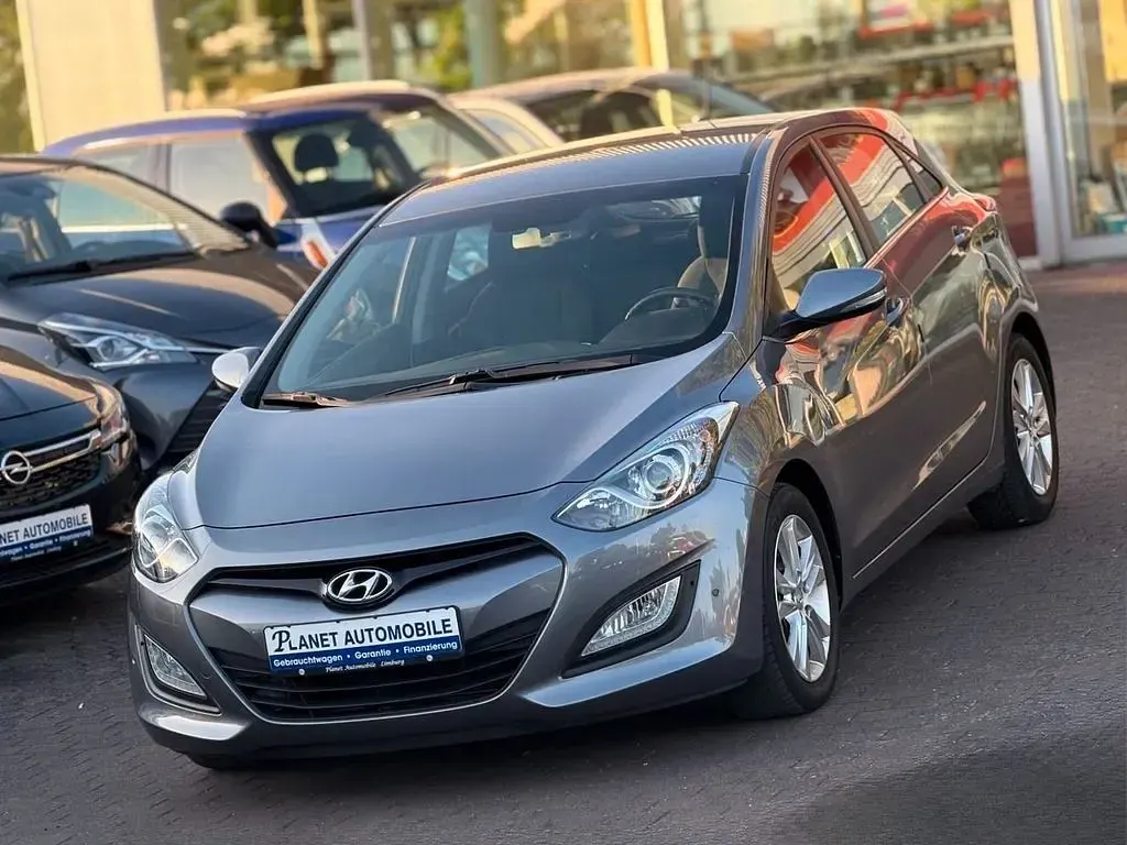 Gebraucht Hyundai i30 Trend 135 PS (99 kW) 2013 Grau Limousine