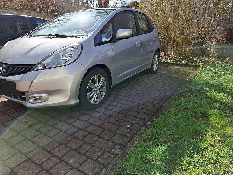 Gebraucht Honda Jazz Trend 99 PS (72 kW) 2011 Silber Kleinwagen