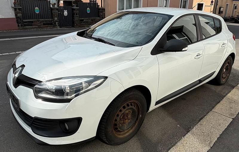 Gebraucht Renault Mégane 110 PS (80 kW) 2014 Weiß Limousine