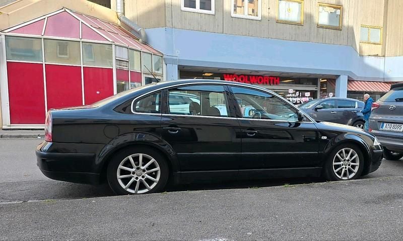 Schwarz Gebraucht 2002 VW Passat Limousine | 2.750 € (Teuer) - Bild 1/4