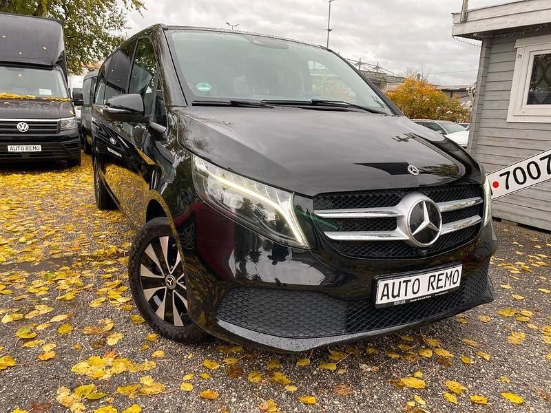 Schwarz Gebraucht 2024 Mercedes V300 Avantgarde Van / Kleinbus | 62.950 € - Bild 1/4