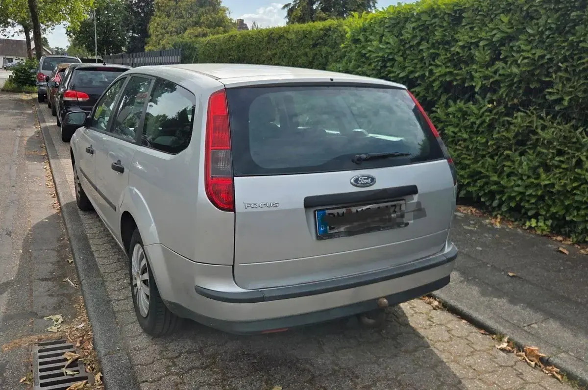 Gebraucht Ford Focus Trend 116 PS (85 kW) 2005 Silber Kombi