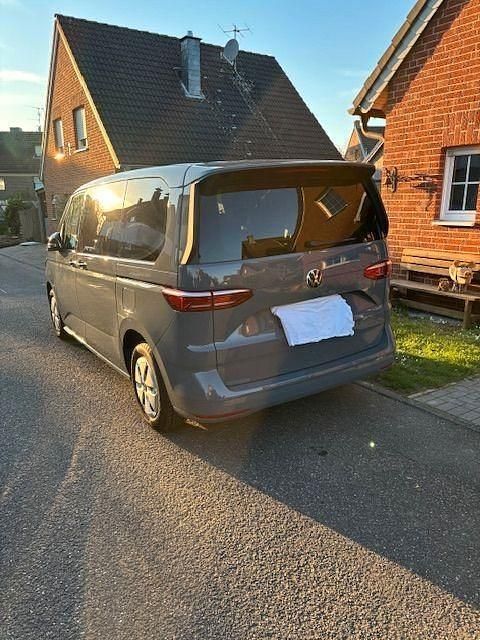 Gebraucht VW Multivan 150 PS (110 kW) 2024 Grau Van