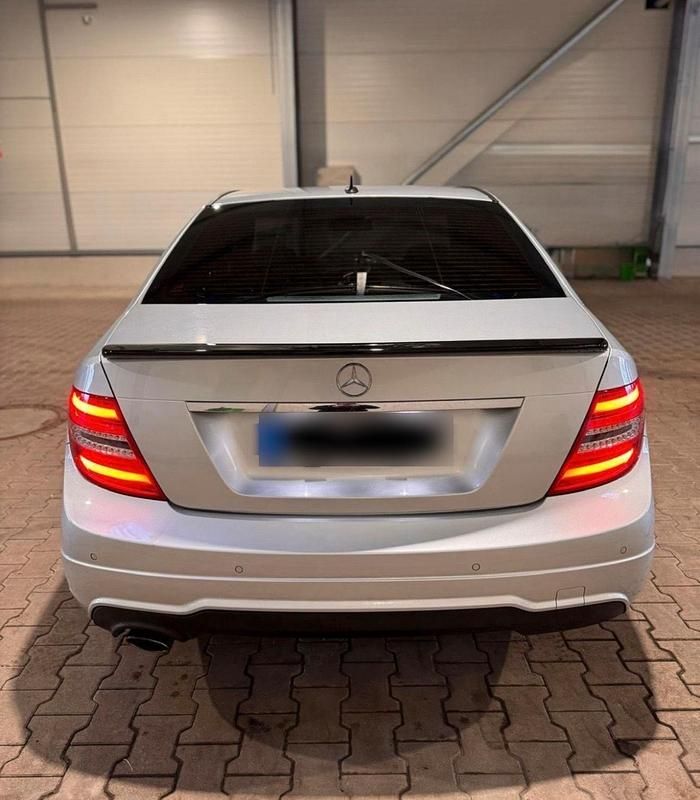 Gebraucht Mercedes C200 184 PS (135 kW) 2011 Silber Limousine