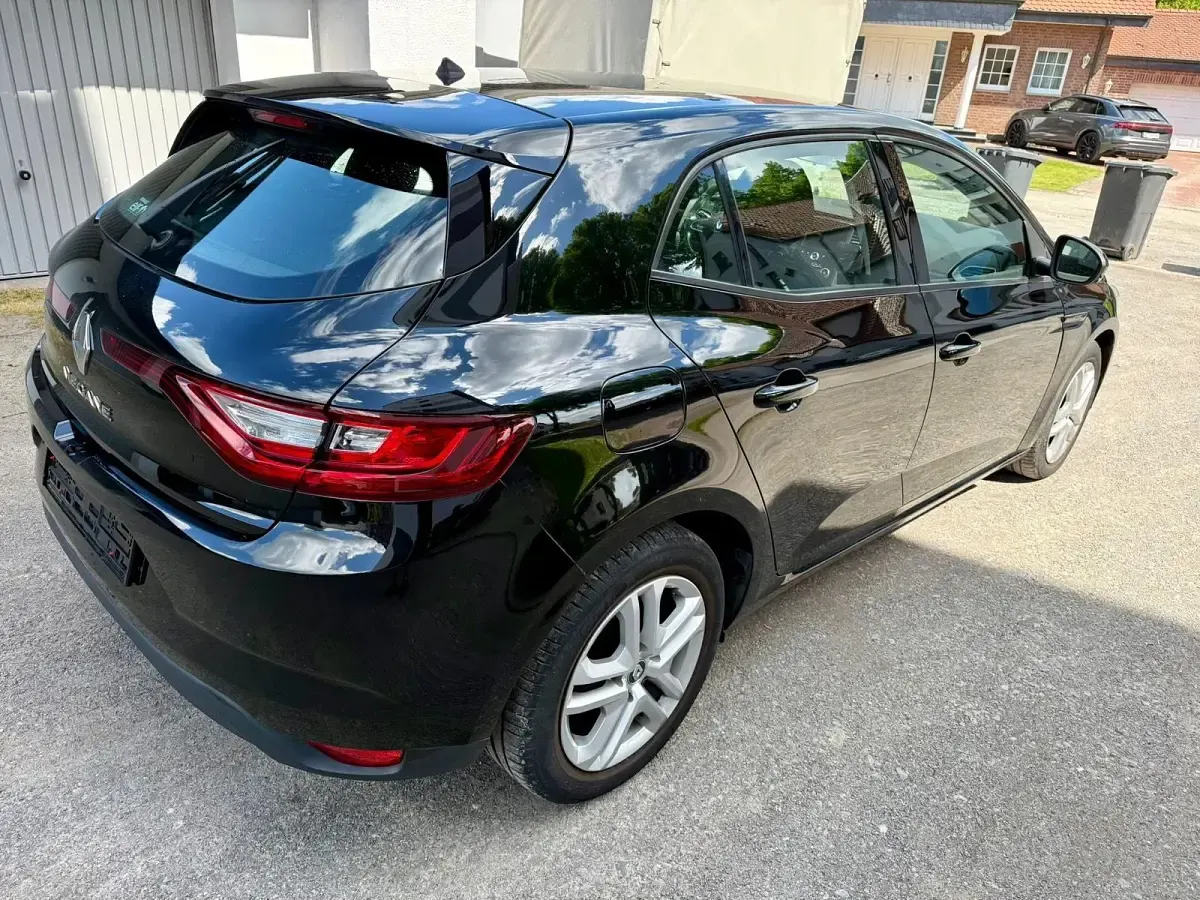 Używany Renault Mégane LIMITED 101 KM (74 kW) 2017 Czarny Sedan/Limuzyna