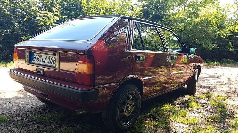Gebraucht Lancia Delta 90 PS (66 kW) 1988 Rot Kleinwagen