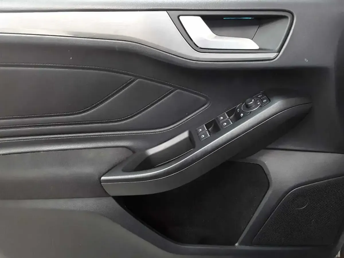 Gebraucht Ford Focus Titanium X 120 PS (88 kW) 2023 Moondust silber metallic Kombi