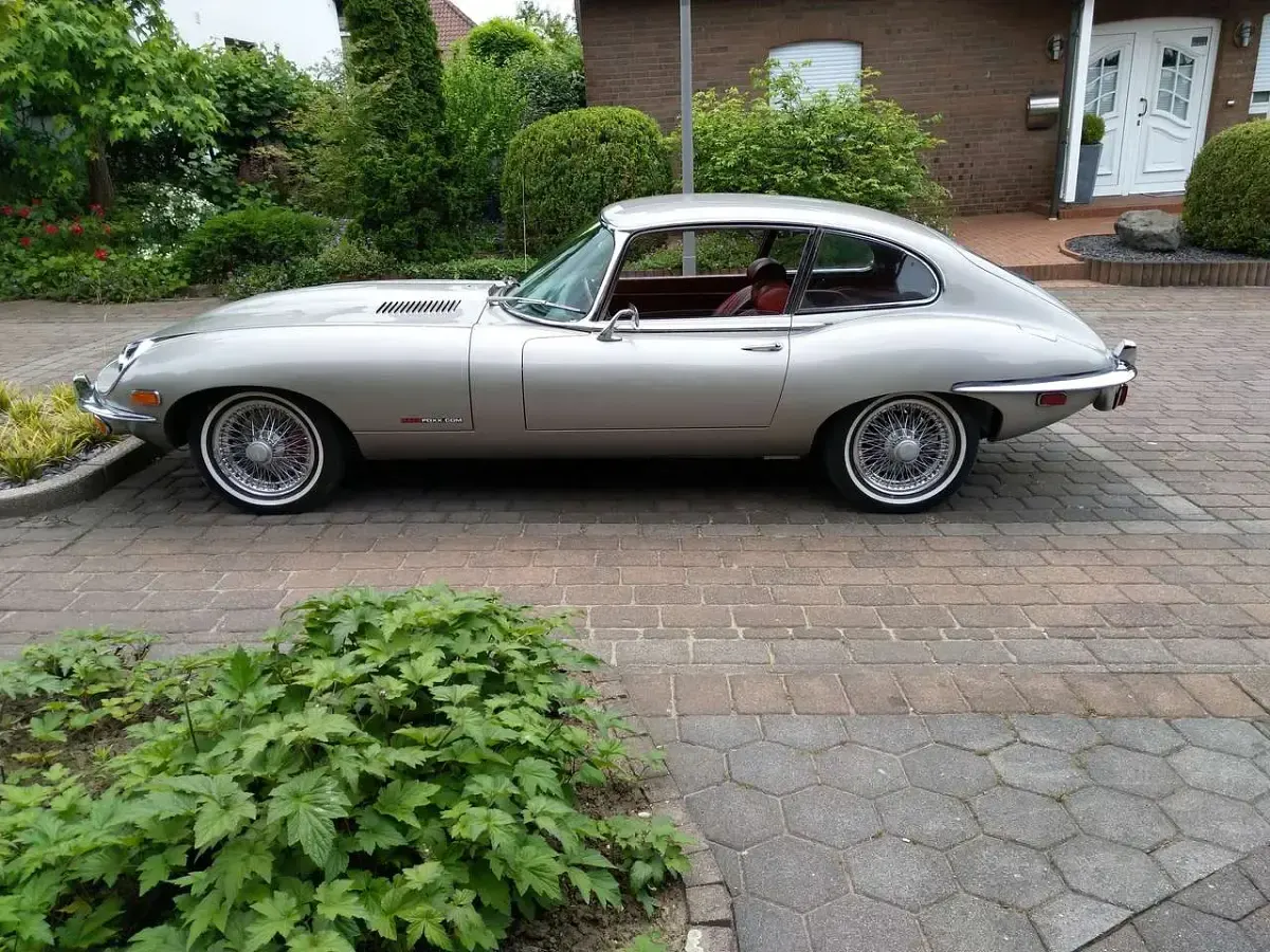 Begagnad Jaguar E-Type 265 HK (194 kW) 1969 Silver Sportkupé
