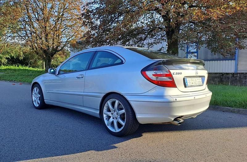 Gebraucht Mercedes C200 122 PS (89 kW) 2007 Grau Coupé