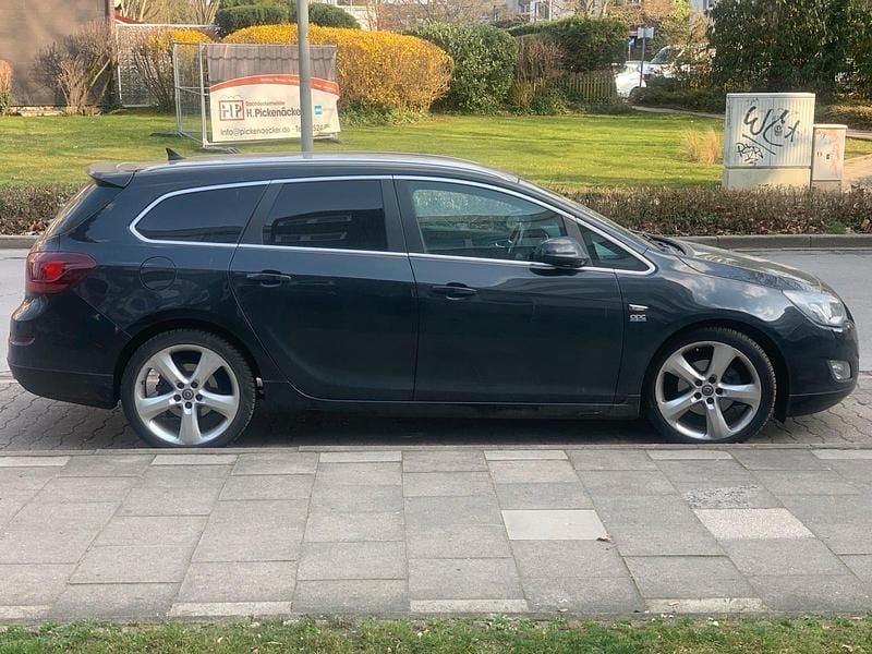 Gebraucht Opel Astra 165 PS (121 kW) 2012 Schwarz Kombi