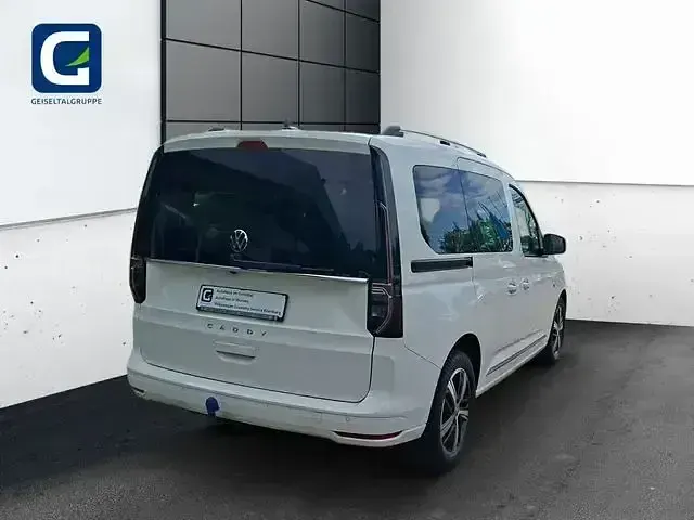 Używany VW Caddy Style 122 KM (89 kW) 2023 Biały Minivan