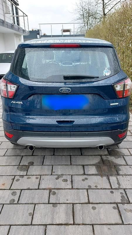 Gebraucht Ford Kuga 150 PS (110 kW) 2017 Blau SUV