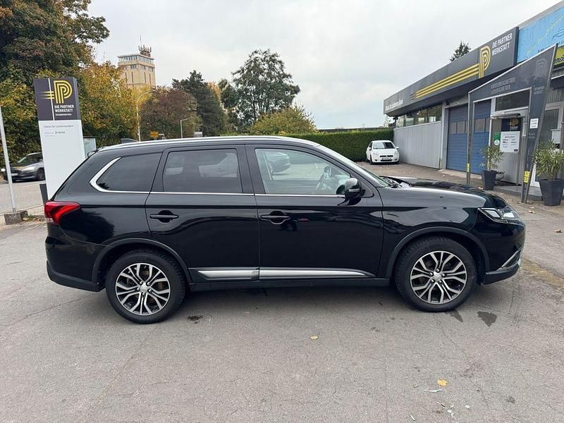 Gebraucht Mitsubishi Outlander Plus 150 PS (110 kW) 2018 Schwarz SUV
