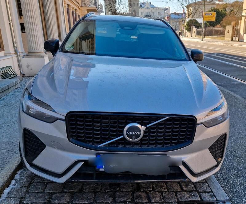 Silber Gebraucht 2023 Volvo XC60 SUV | 41.999 € (Guter Preis) - Bild 1/4
