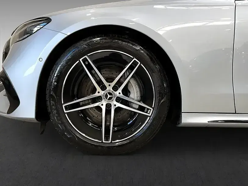 Gebraucht Mercedes E220 AMG 197 PS (144 kW) 2025 Silber Limousine