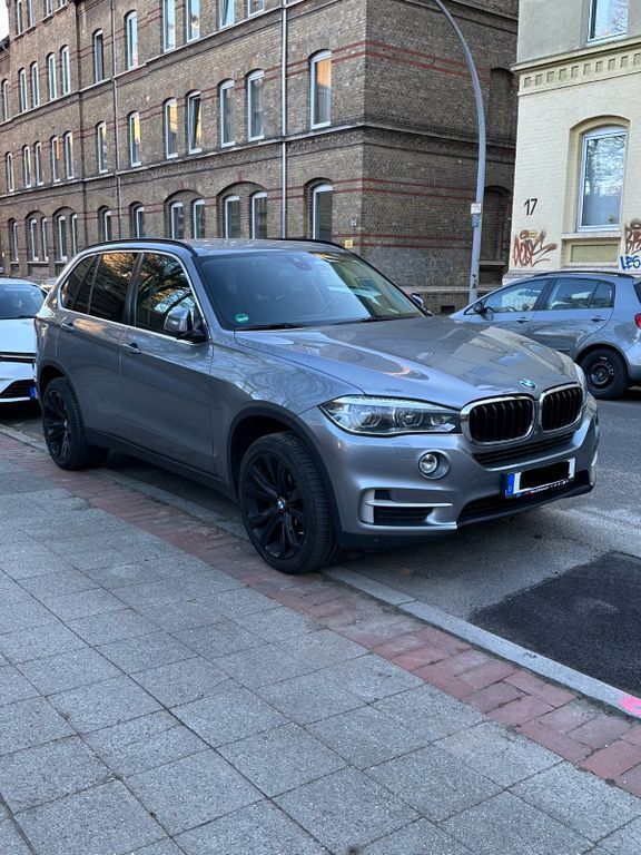 Grau Gebraucht 2017 BMW X5 Sport Line SUV | 22.600 € (Fairer Preis) - Bild 1/4