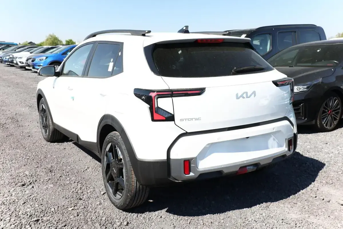 Neu Kia Stonic 114 PS (83 kW) 2026 Snow white pearl SUV