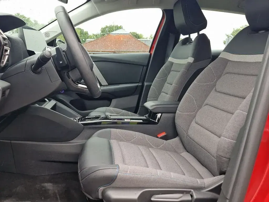 Gebraucht Citroën C4 PureTech 131 PS (96 kW) 2024 Rot metallic SUV