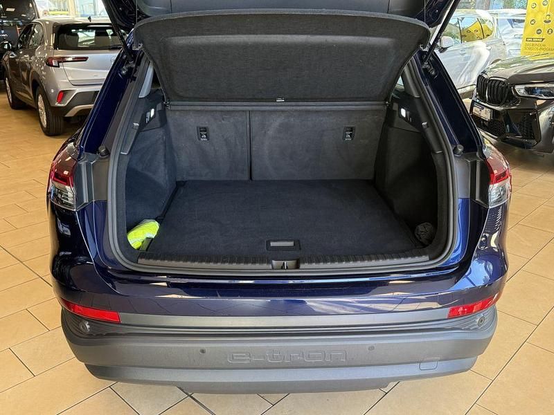 Gebraucht Audi e-tron Advanced Plus 150 kW (204 PS) 2023 Blau navarrablau metallic (metallic) SUV