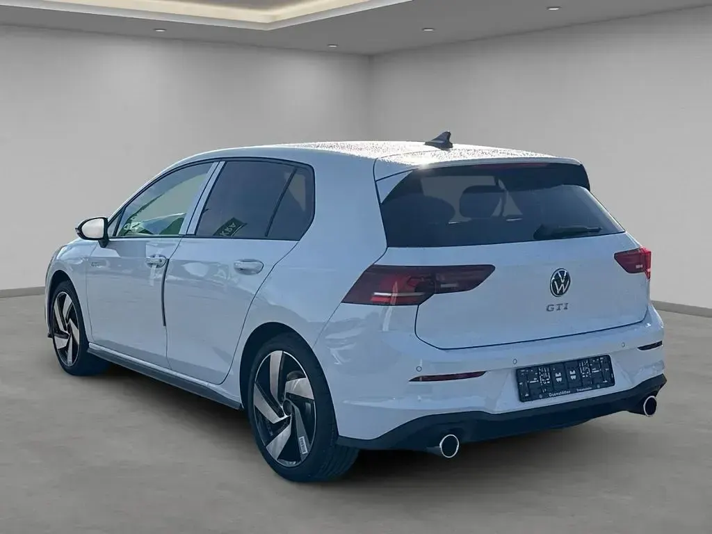 Second-hand VW Golf VIII GTI 265 CP (194 kW) 2026 Alb Berlinǎ