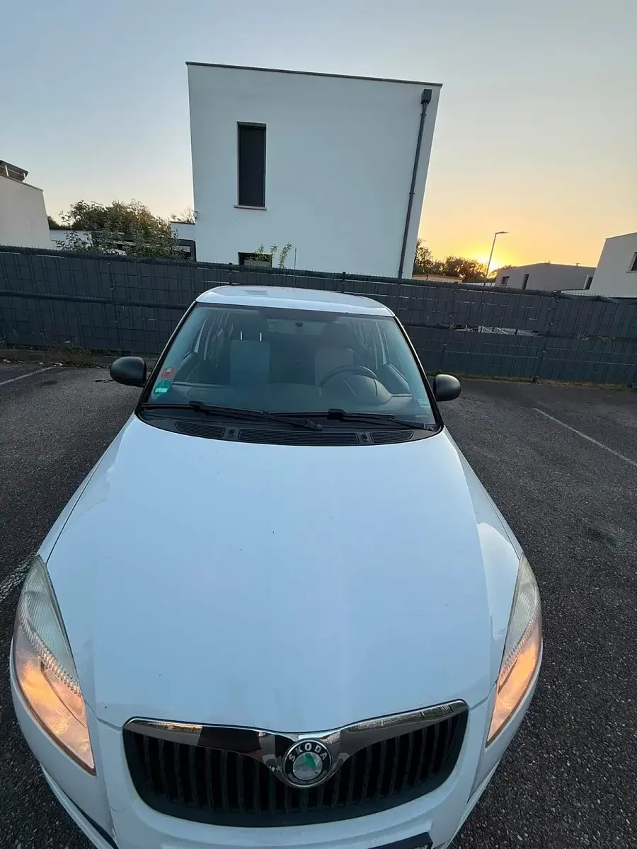 Gebraucht Skoda Fabia 60 PS (44 kW) 2009 Weiß Kleinwagen