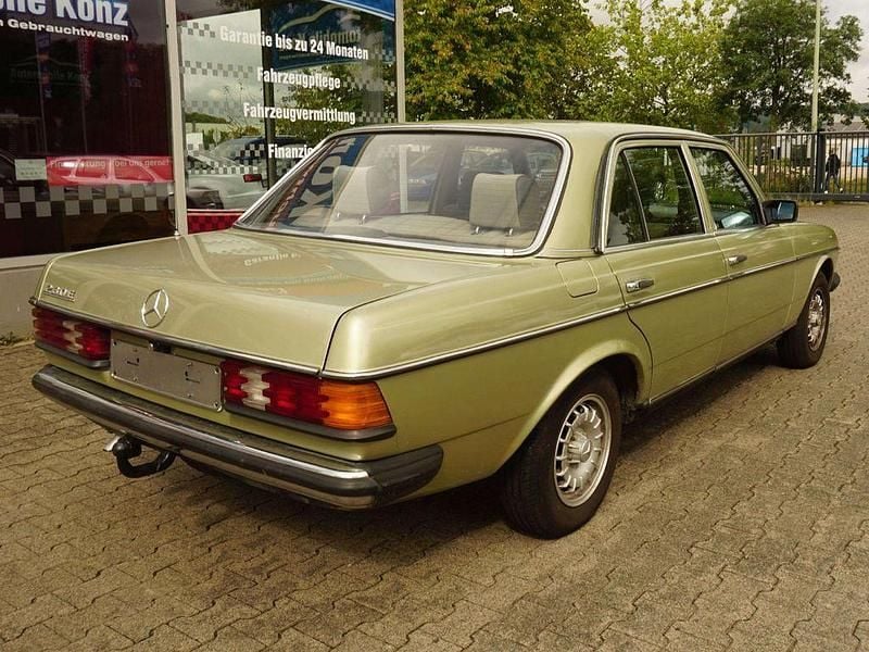 Gebraucht Mercedes E230 136 PS (100 kW) 1984 Beige Limousine