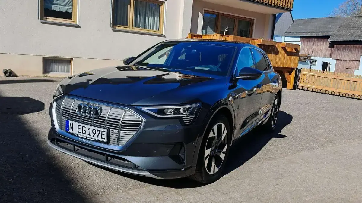 Używany Audi e-tron S-Line 230 kW (313 KM) 2022 Szary SUV