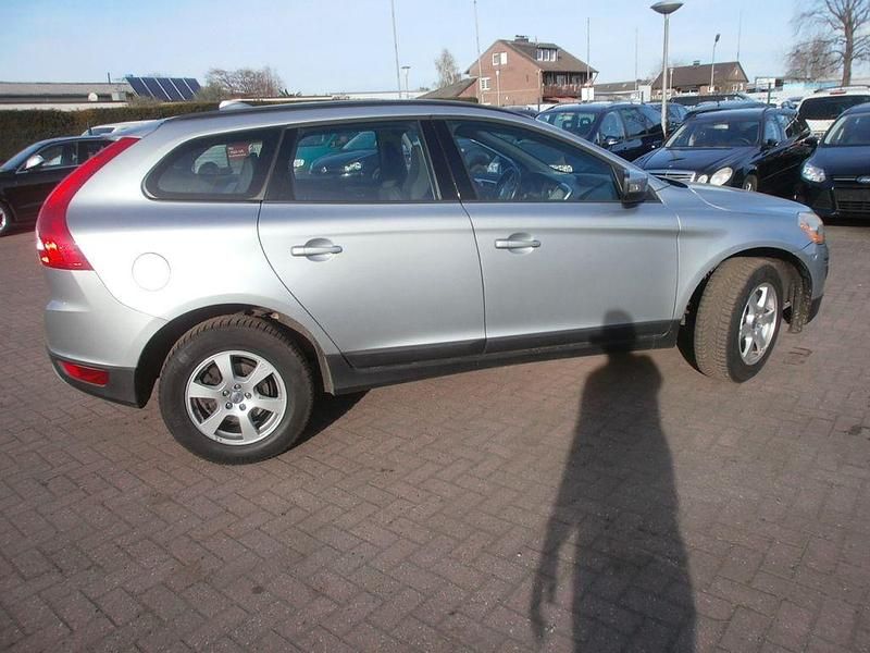 Gebraucht Volvo XC90 Kinetic 175 PS (128 kW) 2009 Silber SUV