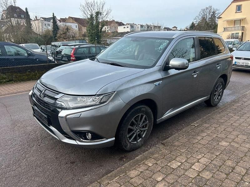 Gebraucht Mitsubishi Outlander P-HEV Plus 121 PS (88 kW) 2017 Grau SUV