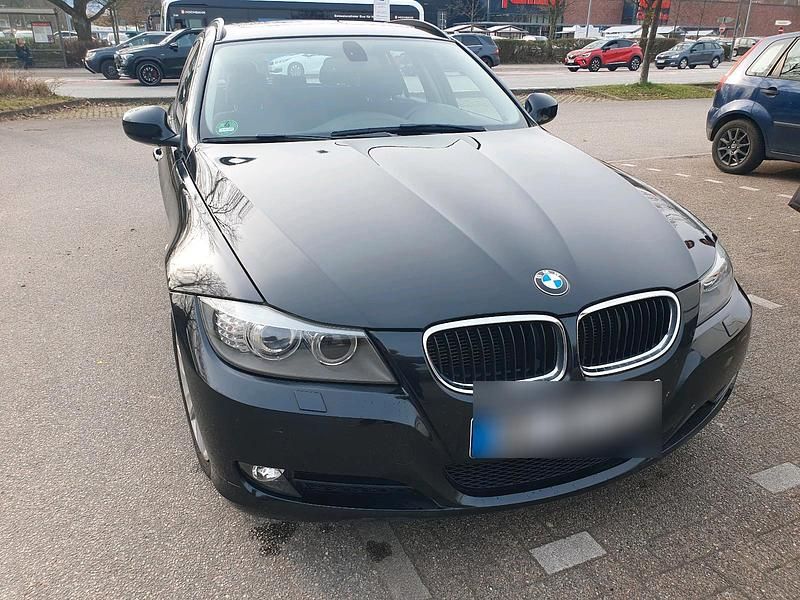 Gebraucht BMW 318 150 PS (110 kW) 2012 Schwarz Kombi