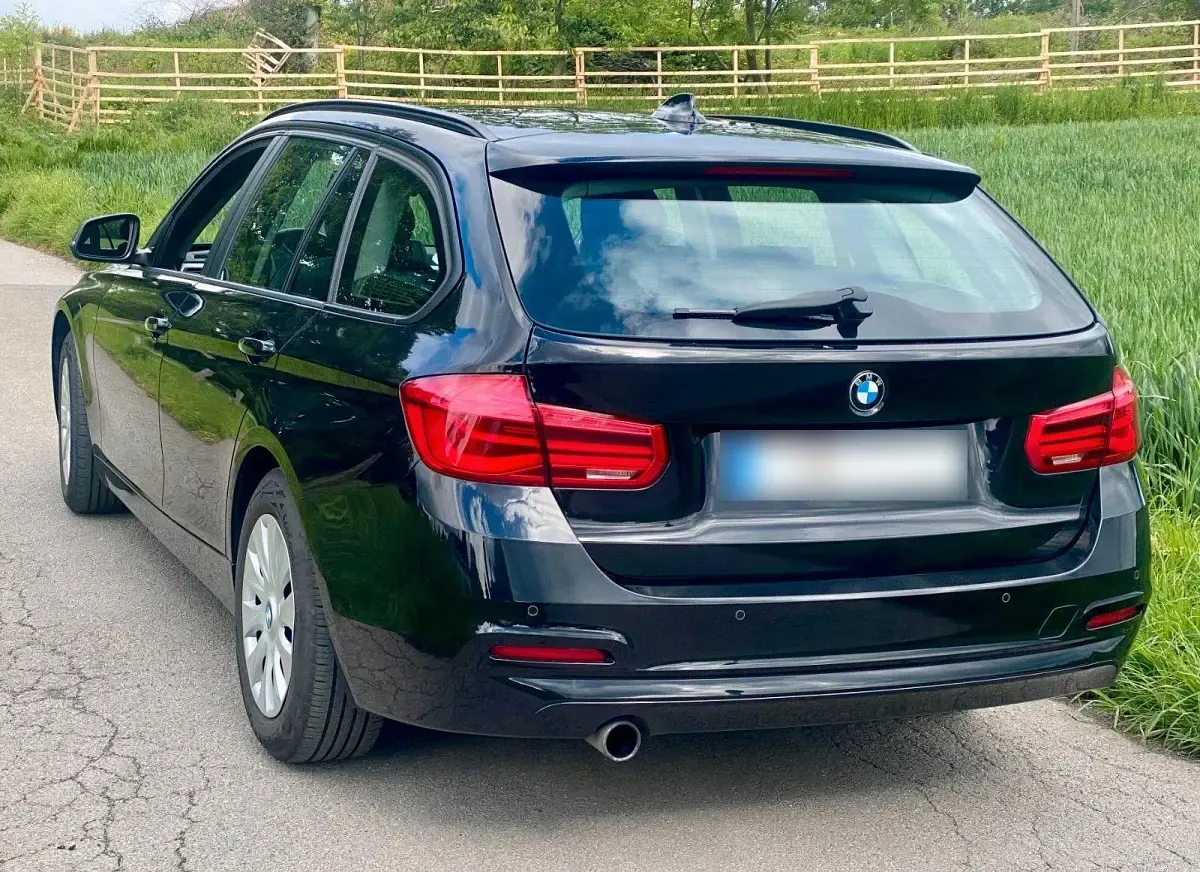 Gebraucht BMW 318 136 PS (100 kW) 2017 Schwarz Kombi