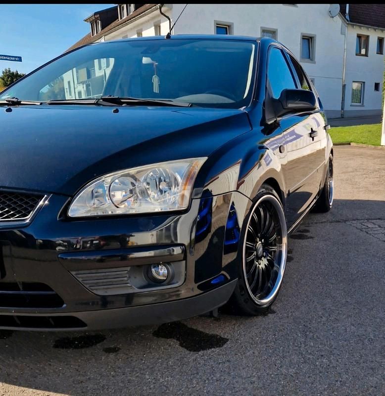 Schwarz Gebraucht 2007 Ford Focus Kleinwagen | 1.850 € (Etwas zu teuer) - Bild 1/4