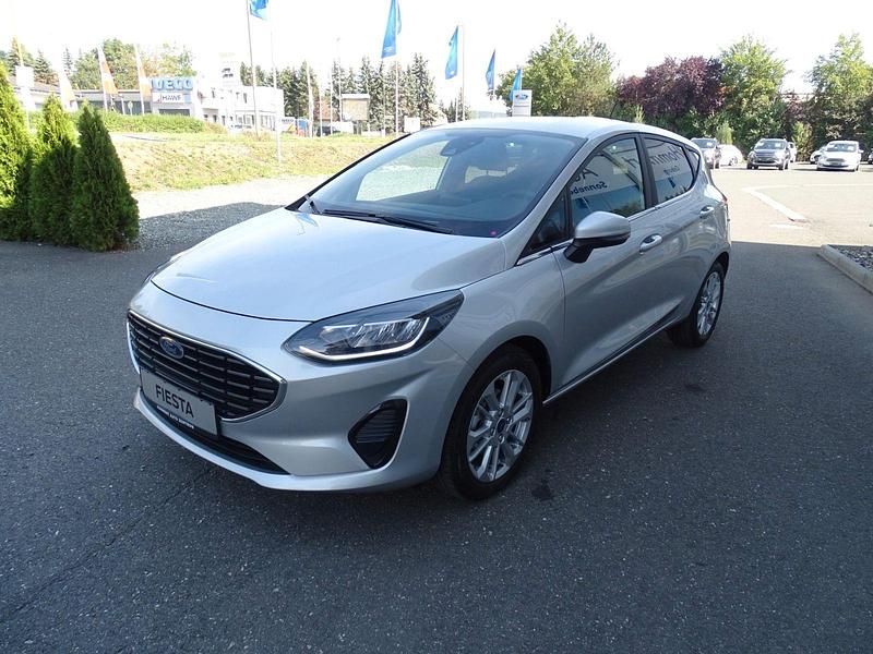 Gebraucht Ford Fiesta Titanium 125 PS (91 kW) 2022 Moondust silber (metallic) Kleinwagen
