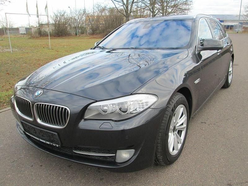Schwarz Gebraucht 2012 BMW 520 Sport Line Kombi | 7.999 € (Guter Preis) - Bild 1/4