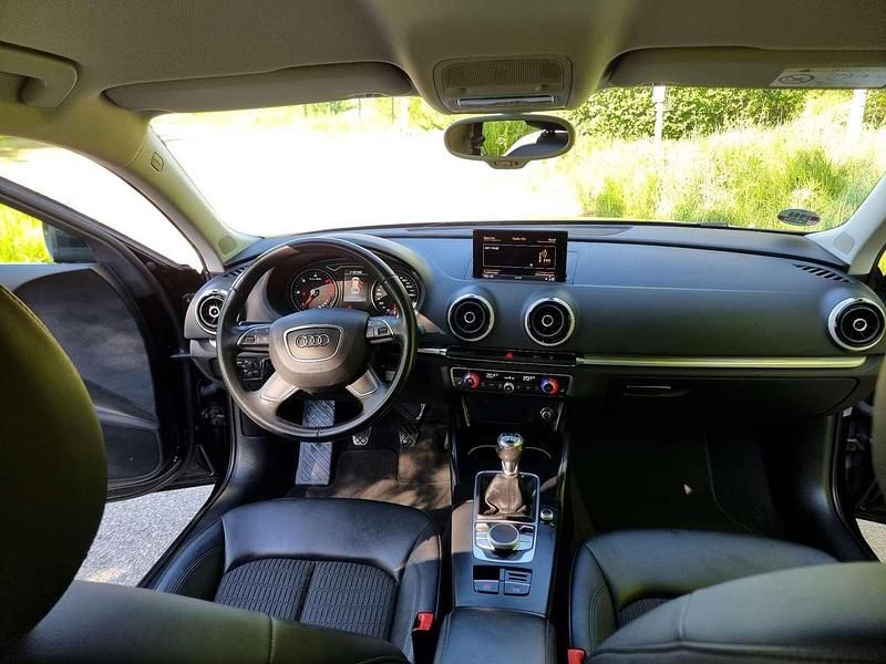 Schwarz Gebraucht 2013 Audi A3 Ambiente Kleinwagen | 8.950 € (Fairer Preis) - Bild 1/4