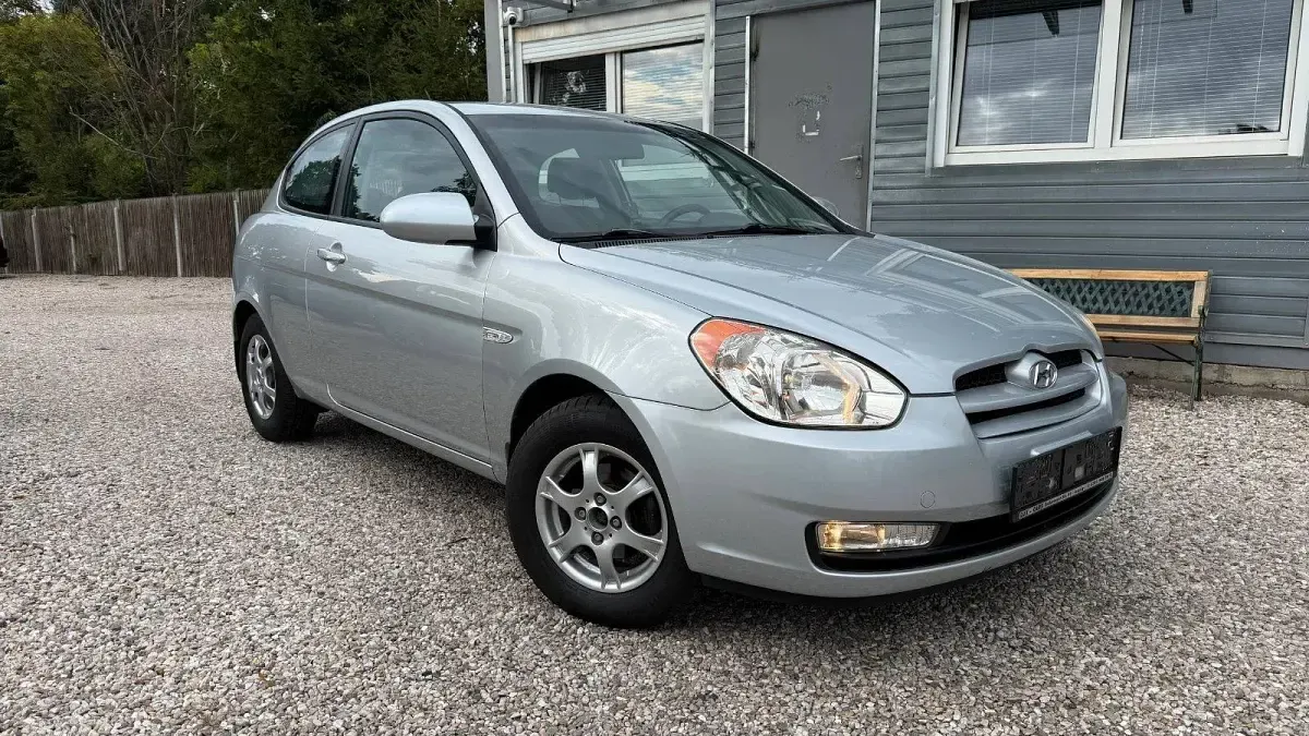 Gebraucht Hyundai Accent 97 PS (71 kW) 2007 Silber Limousine