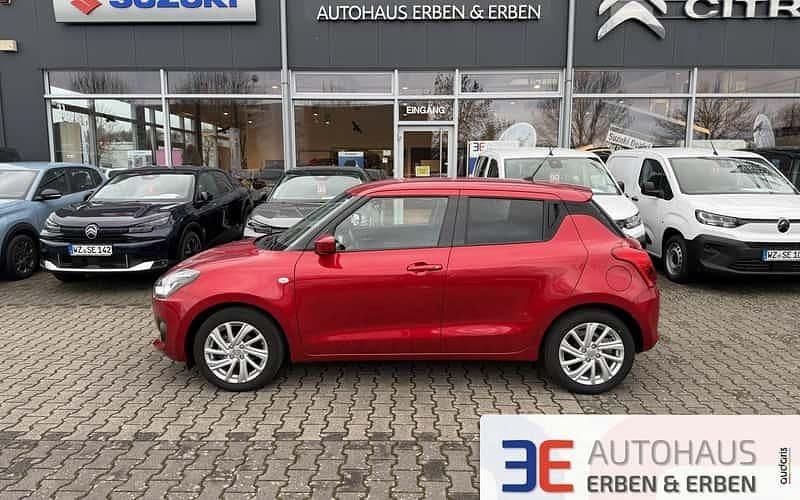 Rot Gebraucht 2021 Suzuki Swift Comfort Limousine | 11.900 € (Fairer Preis) - Bild 1/4