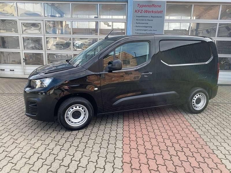 Gebraucht Peugeot Partner 102 PS (75 kW) 2022 Schwarz Van / Kleinbus