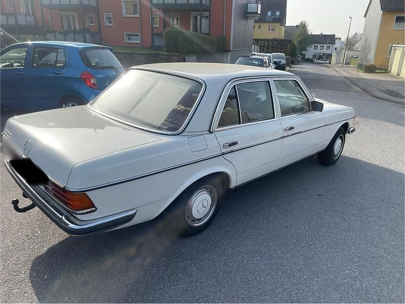 Gebraucht Mercedes E280 185 PS (136 kW) 1980 Weiß Limousine