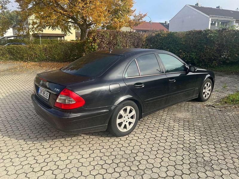 Gebraucht Mercedes E220 Classic 170 PS (125 kW) 2006 Schwarz Limousine