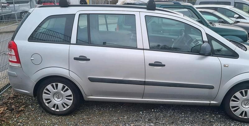 Gebraucht Opel Zafira 110 PS (80 kW) 2011 Selber Van / Kleinbus