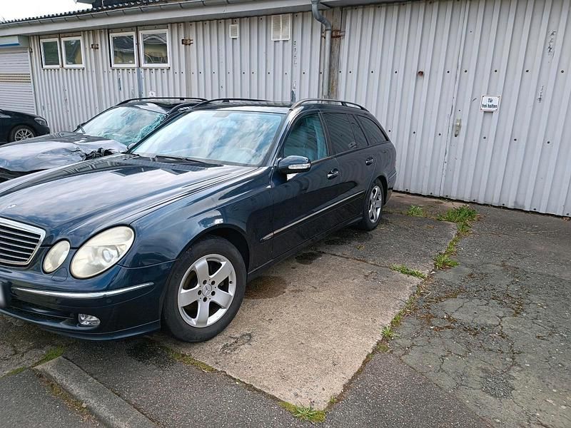 Gebraucht Mercedes E240 170 PS (125 kW) 2005 Blau Kombi
