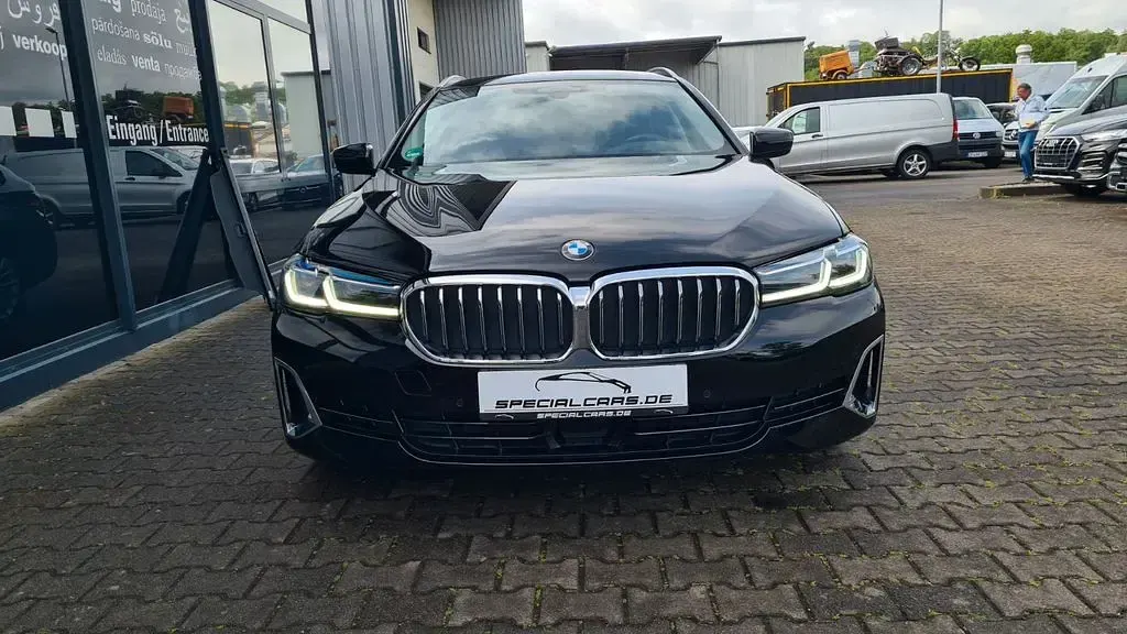 Gebraucht BMW 520 Luxury Line 190 PS (139 kW) 2023 Schwarz Limousine