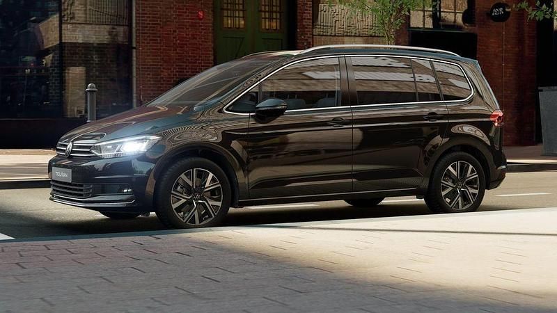 Gebraucht VW Touran Highline 150 PS (110 kW) 2024 Schwarz Van / Kleinbus