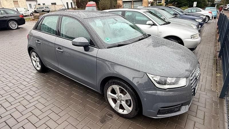 Gebraucht Audi A1 Sportback Basis 95 PS (69 kW) 2016 Grau Kleinwagen