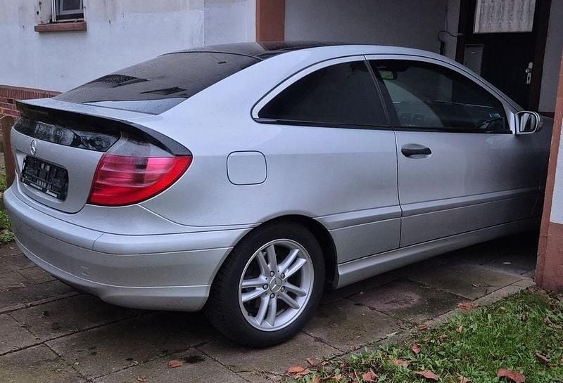 Silber Gebraucht 2002 Mercedes C180 Coupé | 4.300 € (Teuer) - Bild 1/4
