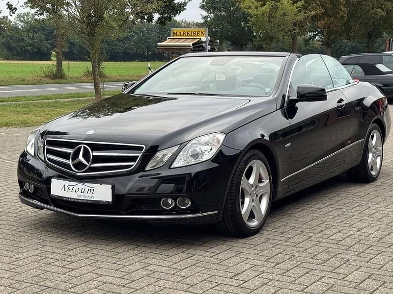 Gebraucht Mercedes E220 170 PS (125 kW) 2011 Schwarz Cabrio