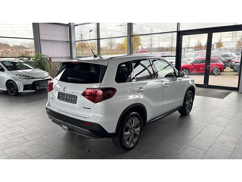 Gebraucht Suzuki Vitara Comfort 110 PS (80 kW) 2025 Cool white pearl metallic SUV